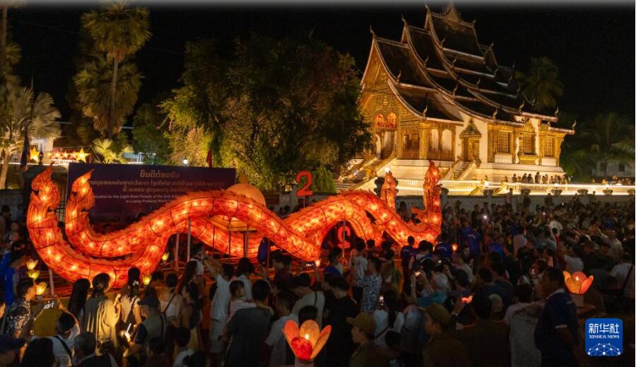 一年一度灯船节点亮老
