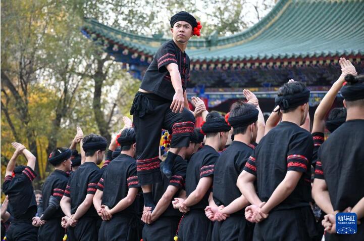 民族舞蹈添活力乌鲁木