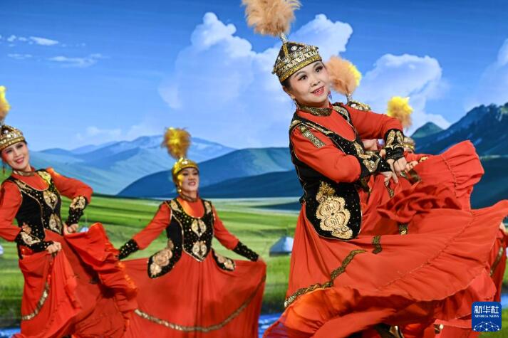 新疆：银发舞动非遗韵