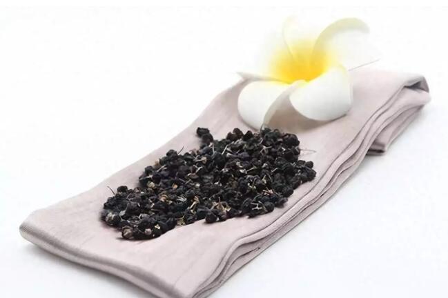 黑枸杞比红枸杞强在哪