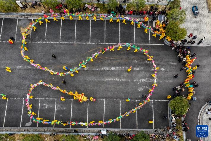 乡村传统板凳龙迎新春