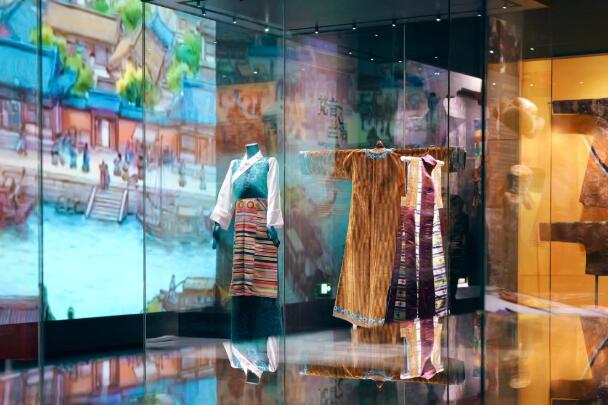 ѩ���䱦����������