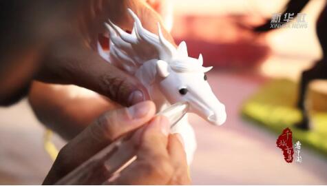 山东沂南：指尖塑马