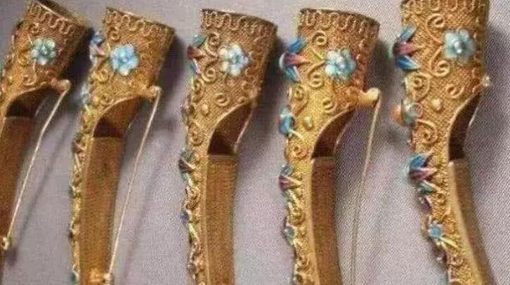 �峯����Ϊ��Ҫ����ָ���ף�