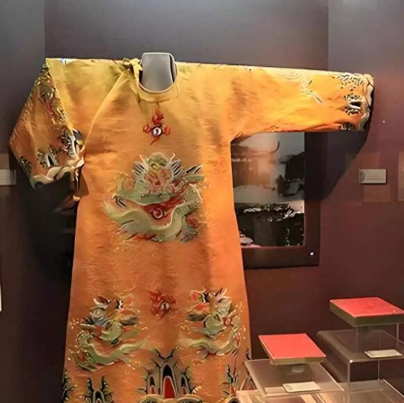 洪秀全穿了11年龙袍