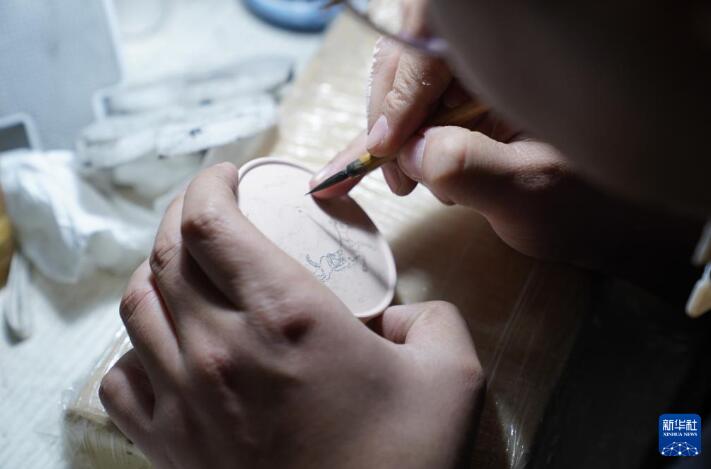 方寸瓷上追逐广阔梦想