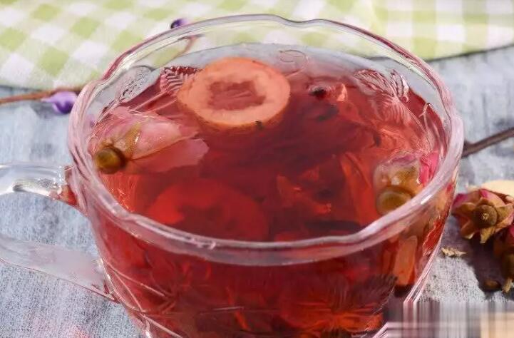 4��ˮ�������Ů